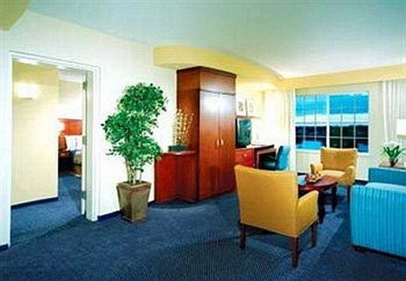 Courtyard By Marriott Fort Lauderdale Airport & Cruise Port Dania Beach Δωμάτιο φωτογραφία