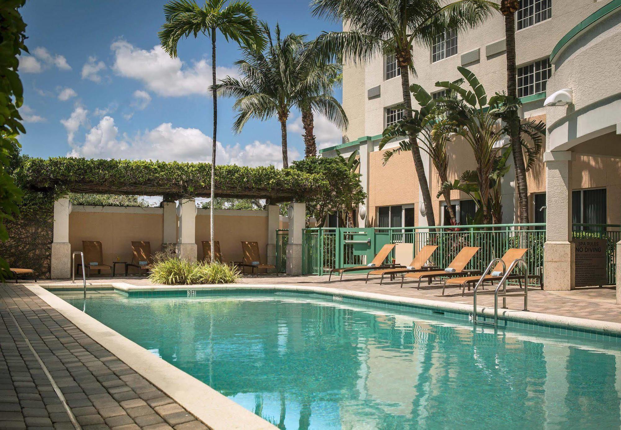 Courtyard By Marriott Fort Lauderdale Airport & Cruise Port Dania Beach Εξωτερικό φωτογραφία